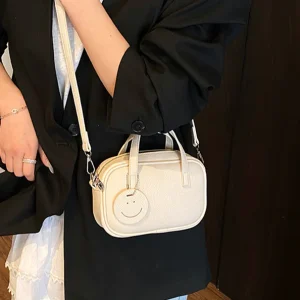 ショルダーにもなるミニボストンバッグ